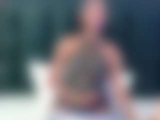 Live cam show with petitelittleebony - Moaning on PervPlay.com