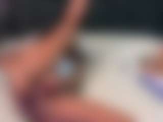 Live cam show with petitelittleebony - Granny on camtv