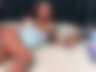 Live cam show with petitelittleebony - Moaning on live18s.com