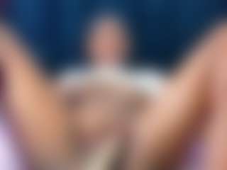 Live cam show with petitelittleebony - Granny on parknlotfishbdy