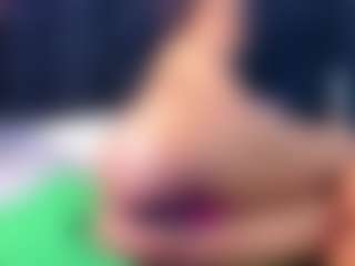 Live cam show with petitelittleebony - Moaning on Camiplay Live