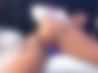 Live cam show with petitelittleebony - Granny on StripNow