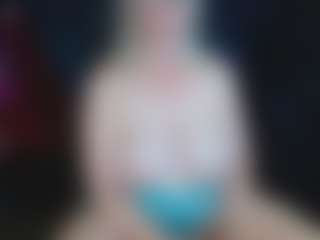 Live cam show with abbinatural - Fingering MILF on Livezox