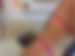 Live cam show with LittleVixen18 - Living Room on Fapmatic.com
