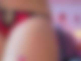 Live cam show with LittleVixen18 - Living Room on Mixed Magazine Live