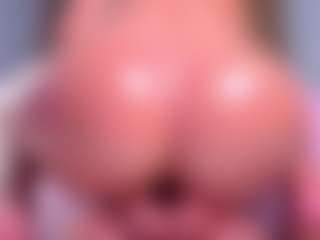 Live cam show with Muriel-belov - Deepthroat on Camsoda