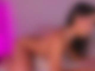 Live cam show with Nicole - Shaved Pussy on Milfs Live