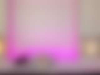 Live cam show with KeylaRoss - Living Room on Camsoda