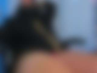 Live cam show with FalakYasin - Genital Piercings on Camming Site