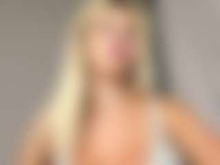 Live cam show with Lissa Babe - Outside on Camsoda
