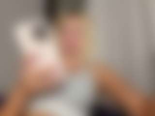 Live cam show with Lissa Babe - Brown Eyes Brown Hair on Camsoda