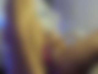 Live cam show with Lissa Babe - Spank Toys on Hubzter Live