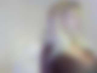 Live cam show with Lissa Babe - Brown Hair Petite on friskycurves.com
