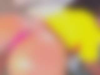 Live cam show with AnnieWolf - Shaved Pussy Curvy on SxyPornLive