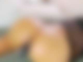 Live cam show with AnnieWolf - Ebony Small Tits on Camiplay Live