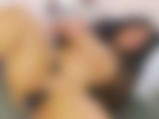 Live cam show with AnnieWolf - Bedroom Ebony on Dolls Live