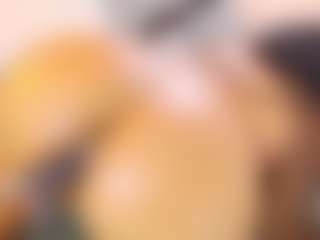 Live cam show with AnnieWolf - Shaved Pussy Curvy on fapnchat