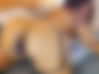Live cam show with AnnieWolf - Tease Black on Dolls Live