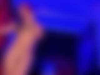 Spettacolo in cam dal vivo con SachaPink - Average su Camsoda