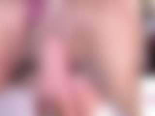 Live cam show with CookiesAndBoots - Dildo Or Vibrator on Milfs Live