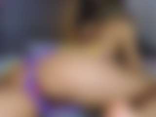 Live cam show with Elisse Cinnamon - Little on SpankPalCams