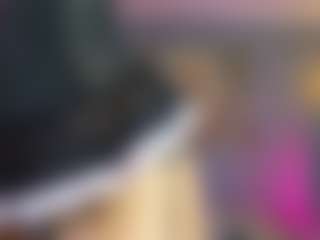 Live cam show with Elisse Cinnamon - Gagging on slutload