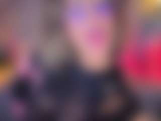 Live cam show with Elisse Cinnamon - Skinny on Camsoda