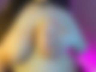 Live cam show with Kira - Moaning on liverealitysex.com