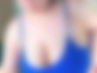 Live cam show with Kira - Moaning on Camsoda
