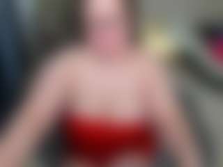 Live cam show with Kira - Middle Aged on TeamSkeetLive