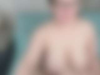 Live cam show with Kira - Bedroom Lovense on luckytryst.com