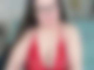 Live cam show with Kira - Shaved Pussy on SquirtSoMuch