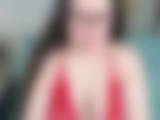 Live cam show with Kira - Big Tits on AdultVida.com