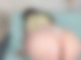 Live cam show with Kira - Middle Aged on Camsoda