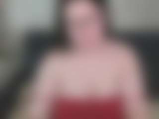 Live cam show with Kira - Oil on StripNow