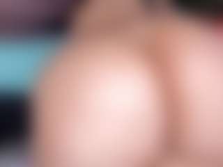 Live cam show with sweet-booty - Flashing on livesuperchat.net