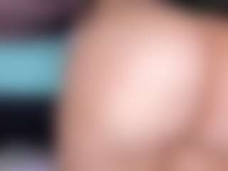 Live cam show with sweet-booty - Flashing on Dolls Live