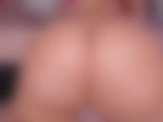 Live cam show with sweet-booty - Red Hair on Hubzter Live