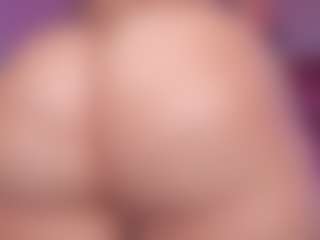 Live cam show with sweet-booty - Lingerie on Uber Horny