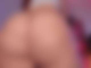 Live cam show with sweet-booty - Red Hair on Gym Cam Girls
