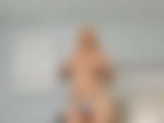 SureCakes MILF webcam performer live streaming