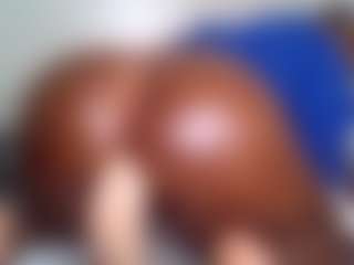 Live cam show with bootyliciousMidweek - Ebony Squirt on CamwithHer