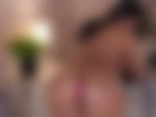 Live cam show with JadaKaii - Average on Camsoda