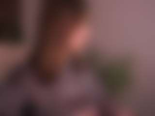 Live cam show with SofieBloom - Average on WildCum
