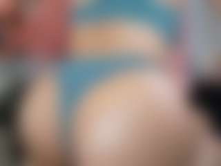 Live cam show with SpikedBella - Thick on Gym Cam Girls