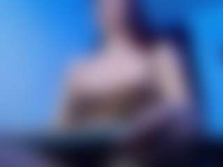 Live cam show with amber-24 - Smoking on studioflirtlive.com