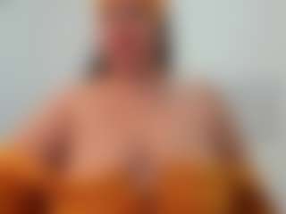 Andrea-curvy1 MILF webcam performer live streaming