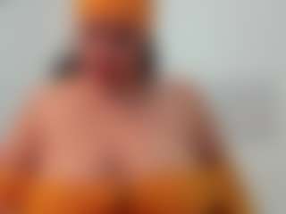 Andrea-curvy1 MILF webcam performer live streaming