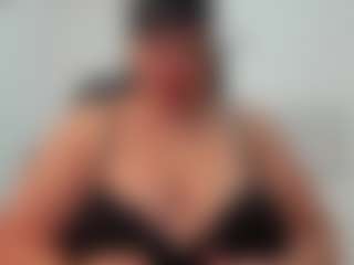 Live cam show with Andrea-curvy1 - Hairy Armpits on Pornisteam.com