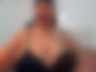 Andrea-curvy1 MILF webcam performer live streaming